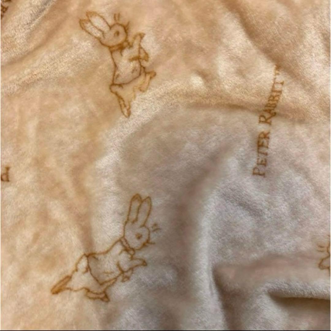 ピーターラビットオリジナルクッション2個&ブランケット兼あったかマント2点