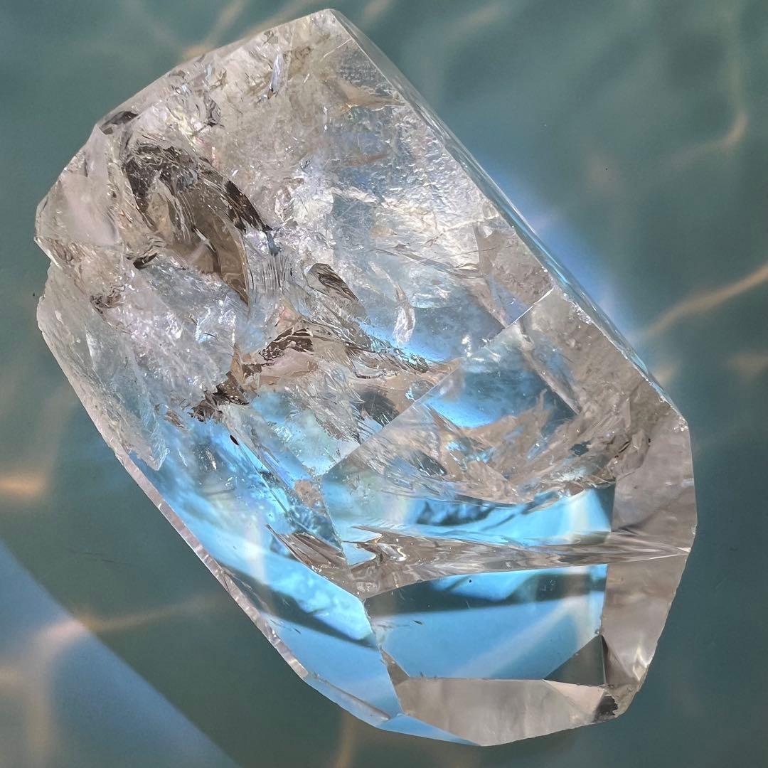 ✳✨激凄超逸品✨極上の高透明度✨超高品質 レインボー 水晶 六角柱 天然石 原石