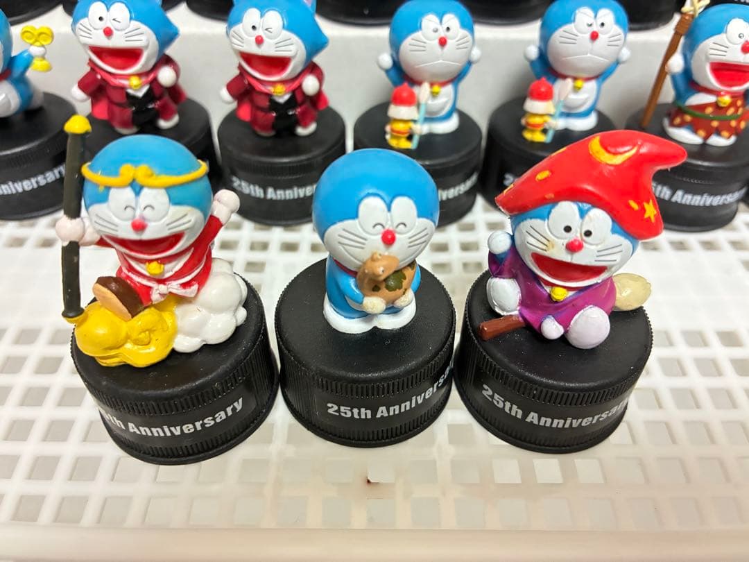 ドラえもん映画　25周年記念ペットボトルキャップ　フィギュアセット