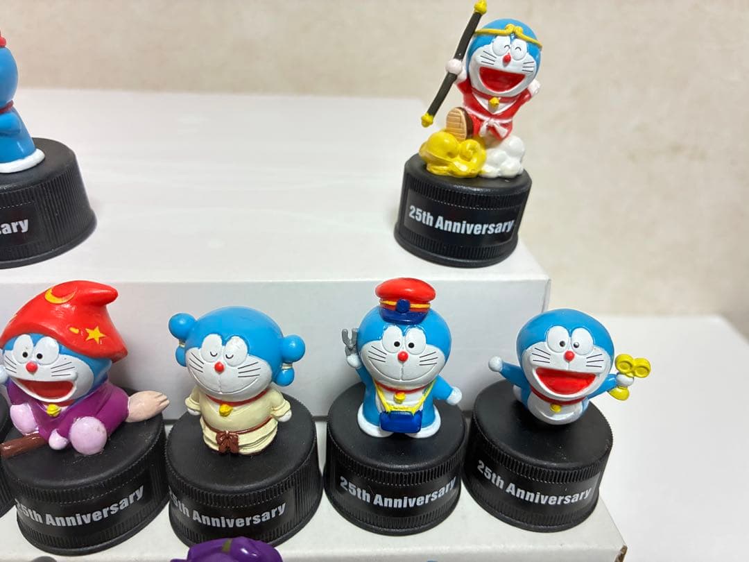 ドラえもん映画　25周年記念ペットボトルキャップ　フィギュアセット
