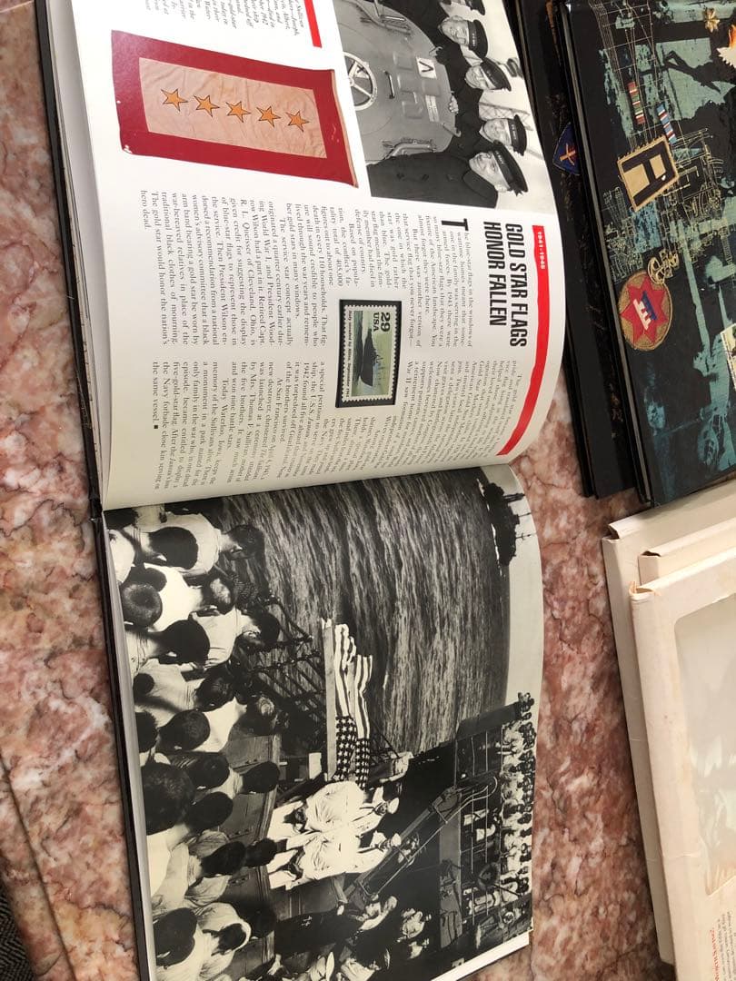 ①アメリカ郵便公社　World War II Remembered 切手アルバム