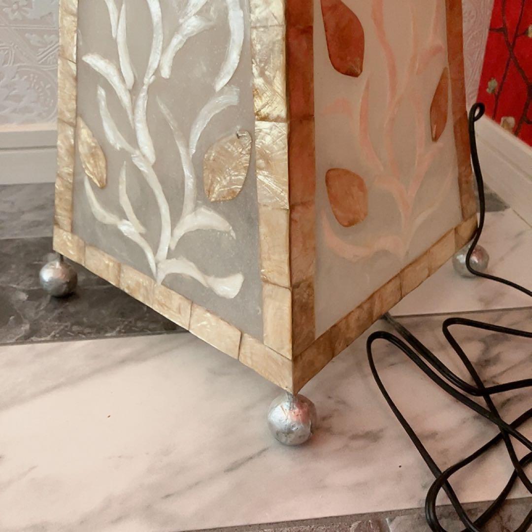 MANJA アジアンテイストのフロアランプ シェル×レジン 和モダン