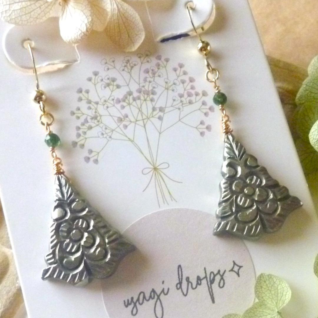 14kgf/天然石パイライトファンシーシェイプとグリーントルマリンのピアス