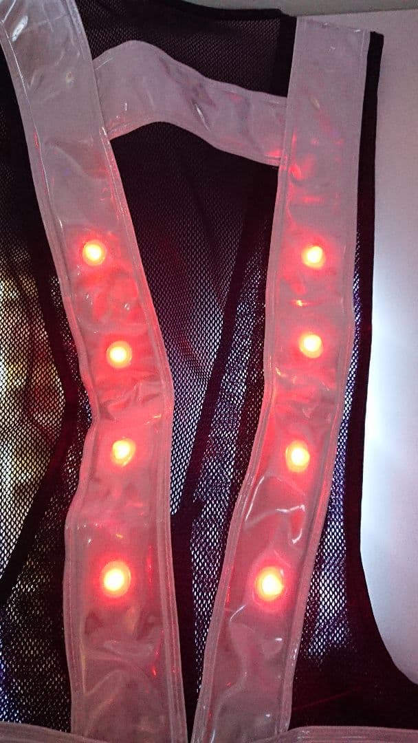 夜光ベスト赤色LED 前照灯付き