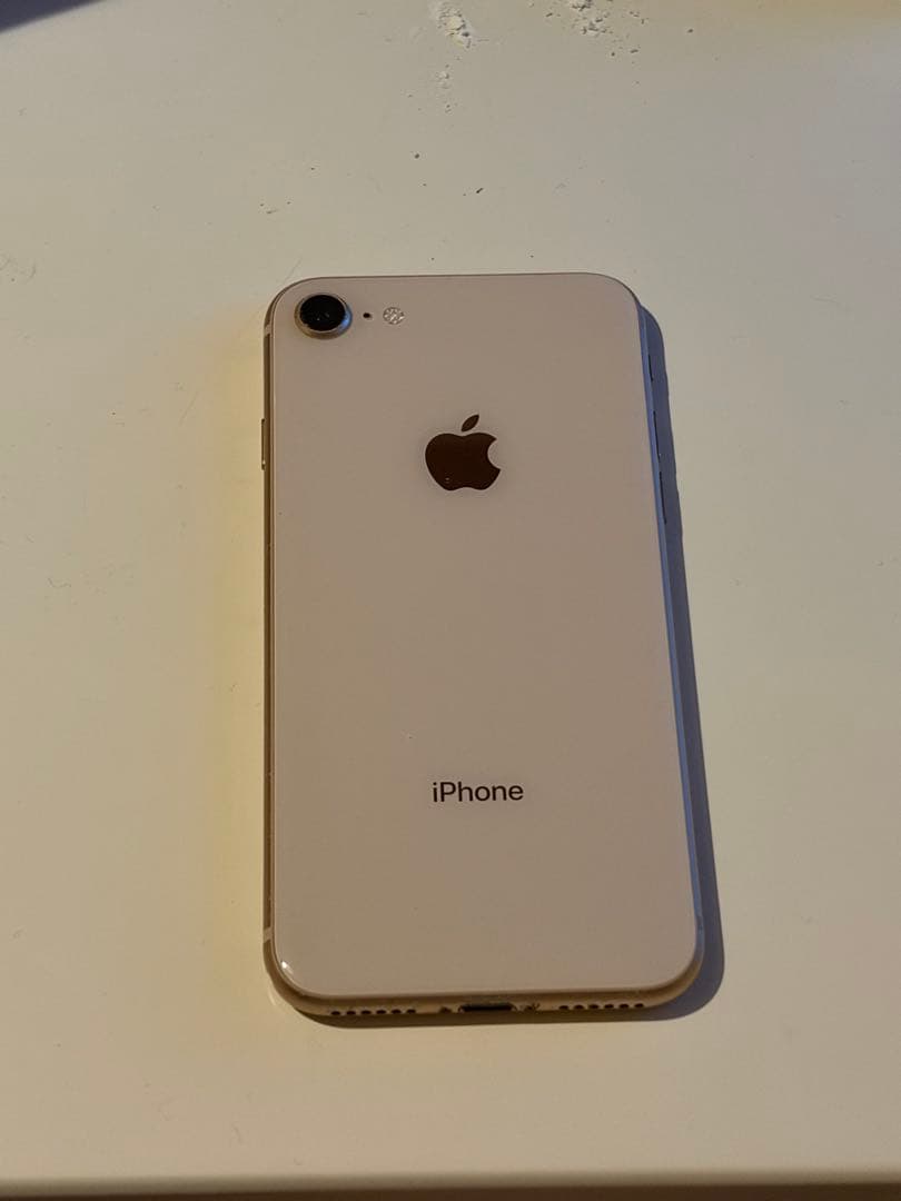 ネコさん専用　iPhone 8 ゴールド