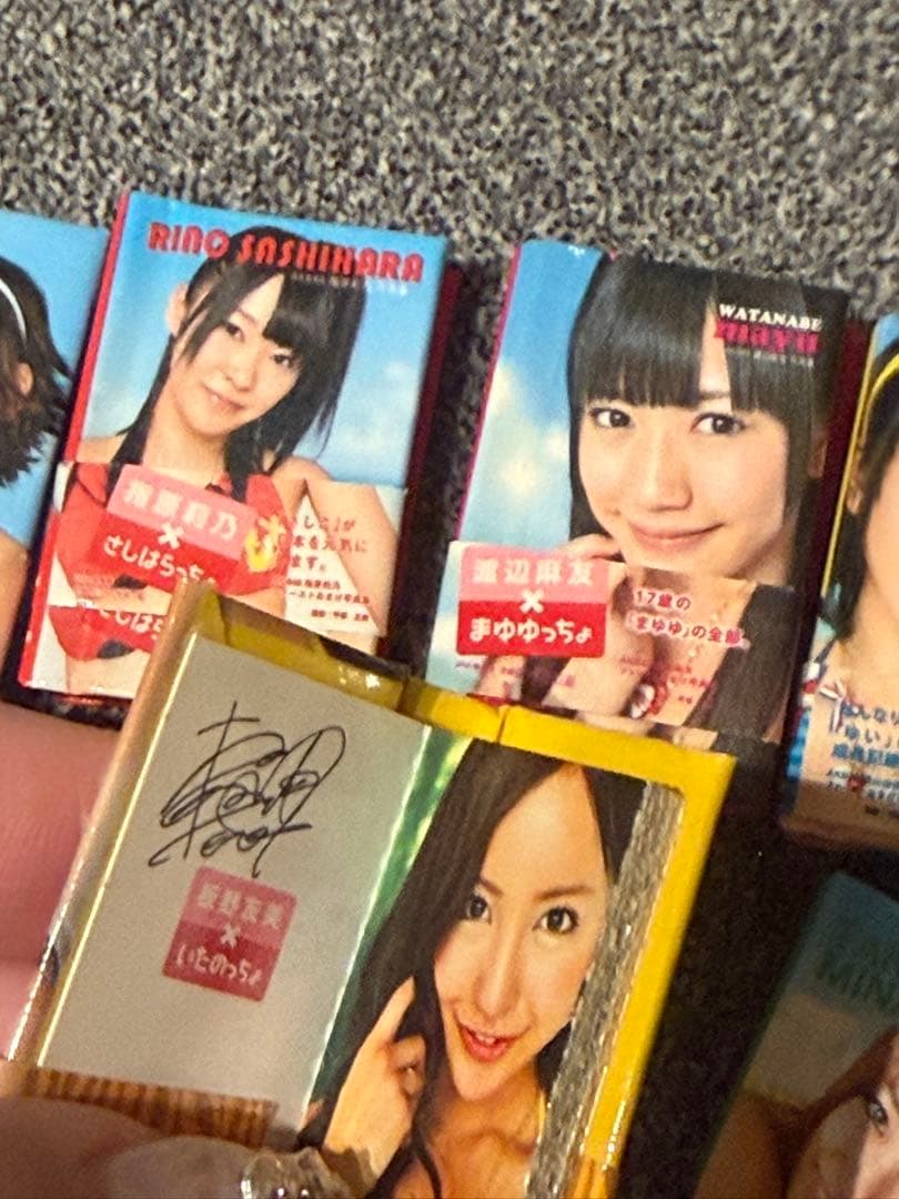 AKB48サイン入りミニ写真集10冊セット/板野友美/前田敦子/高橋みなみ