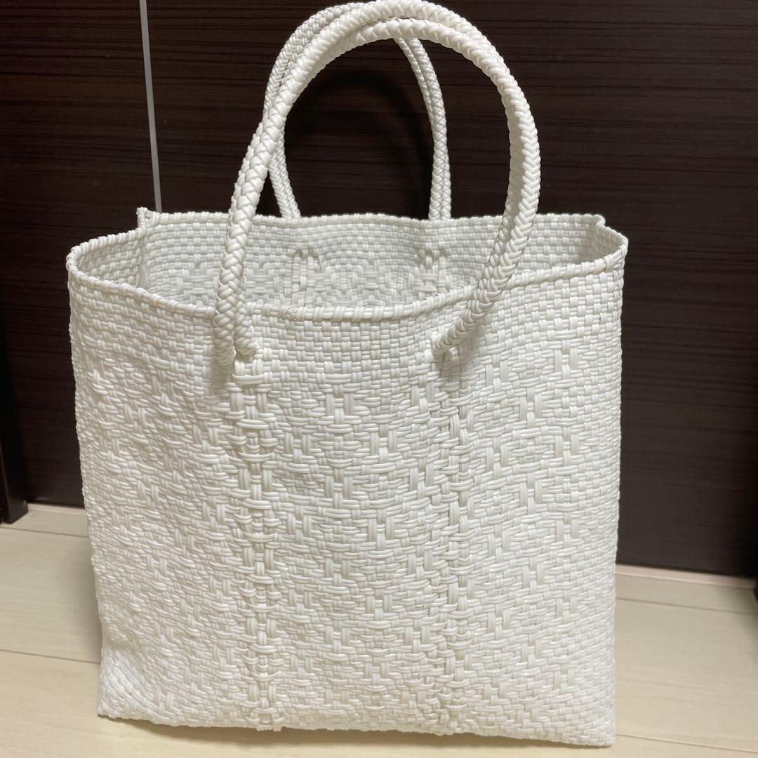 美品　Letraのメルカドバッグ ホワイト かごバッグ タッセル付き　sizeM