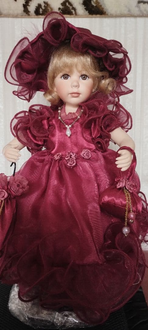 赤いドレスのドール