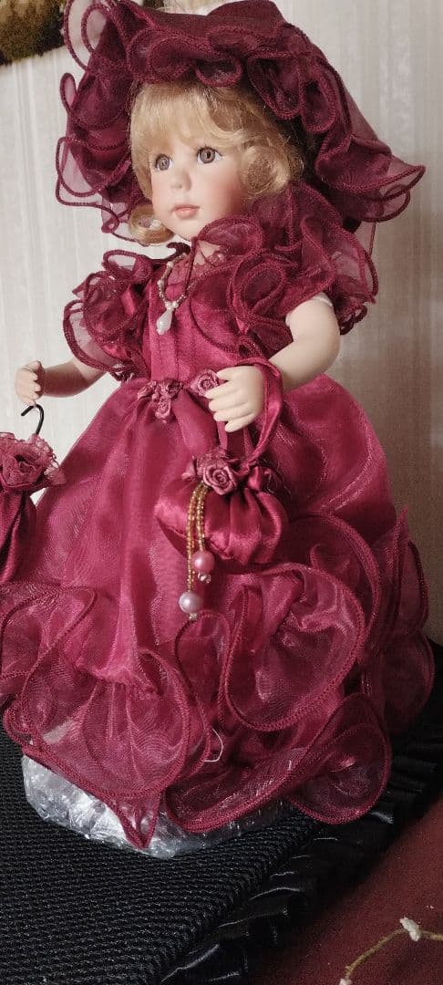 赤いドレスのドール