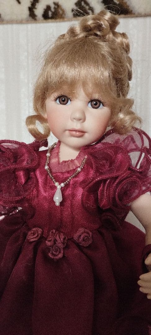 赤いドレスのドール