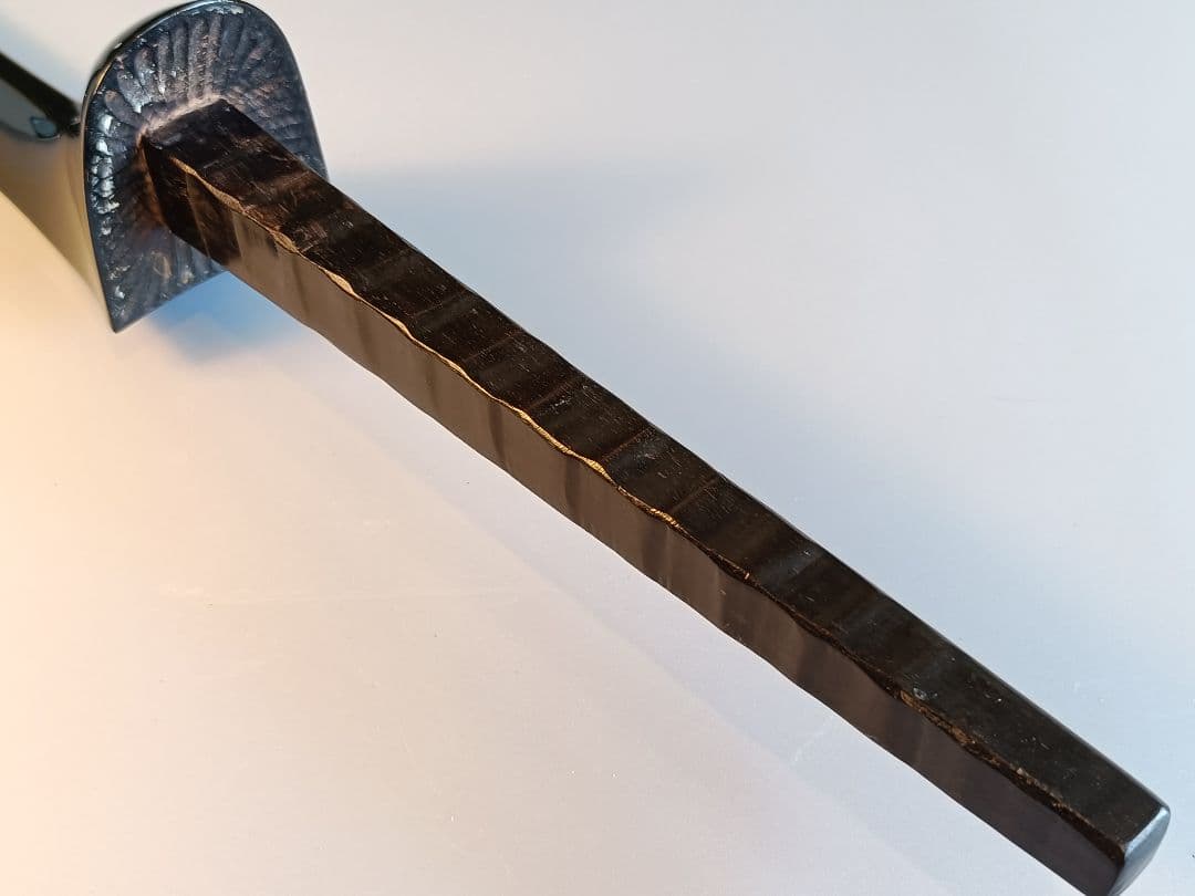 超貴重 銘彫 名工佐久本盛信作 西平開鐘復刻 八重山黒木三線 本革一枚張り胴付き