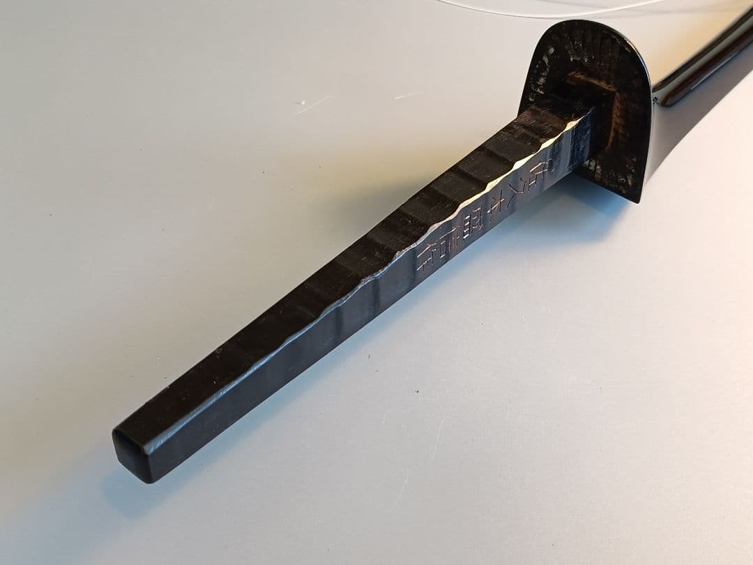 超貴重 銘彫 名工佐久本盛信作 西平開鐘復刻 八重山黒木三線 本革一枚張り胴付き