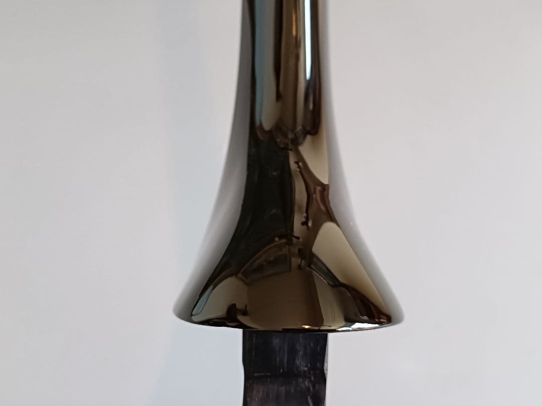 超貴重 銘彫 名工佐久本盛信作 西平開鐘復刻 八重山黒木三線 本革一枚張り胴付き