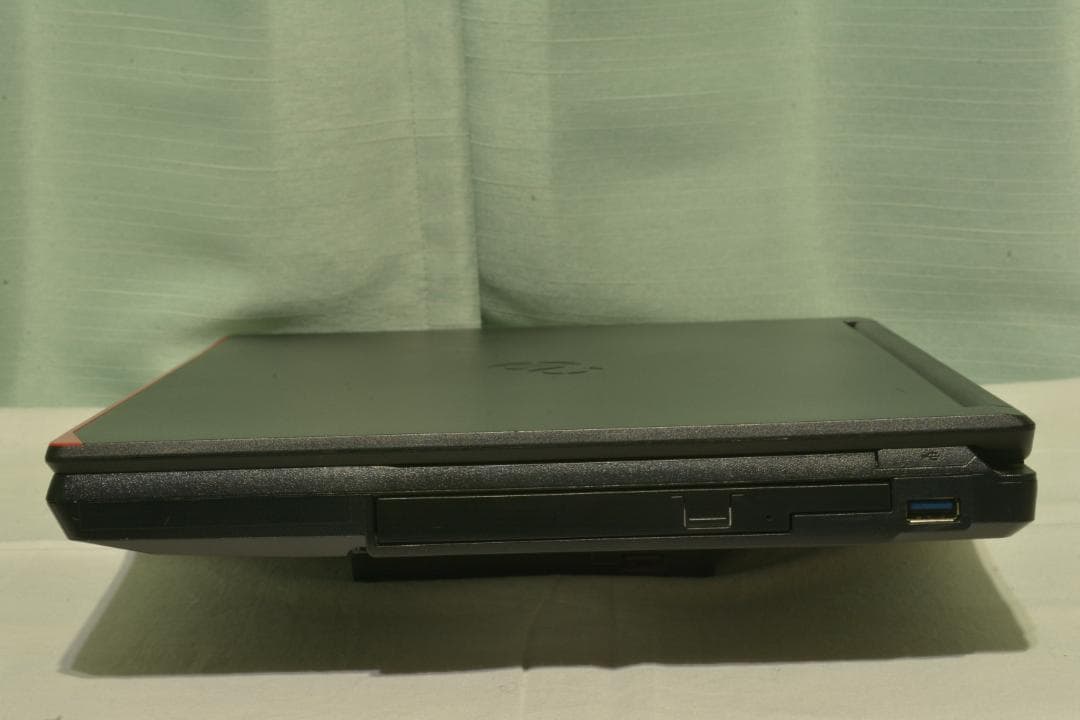 富士通　2019年12月製　A579/A　8世代コアI3　SSD128GB