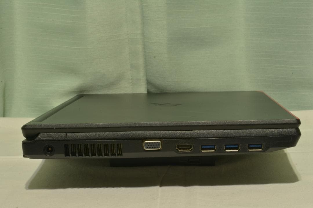 富士通　2019年12月製　A579/A　8世代コアI3　SSD128GB