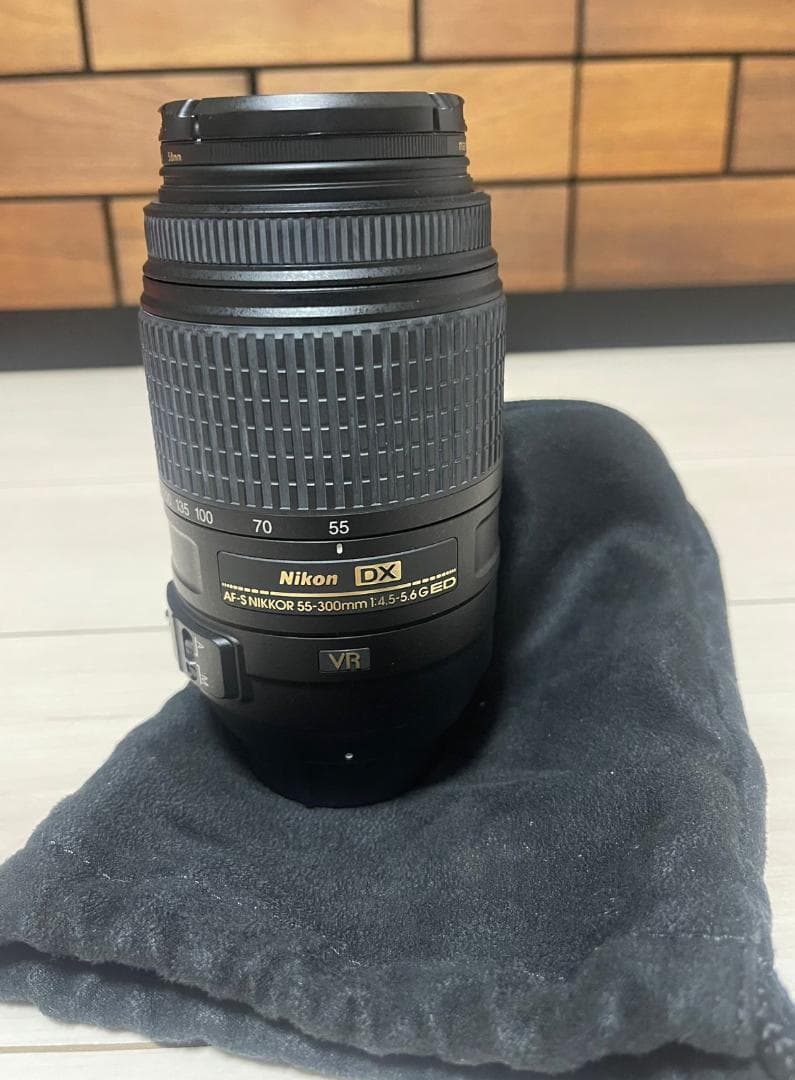 【美品】デジタル一眼レフカメラ D5500 ダブルズームキット［レッド］