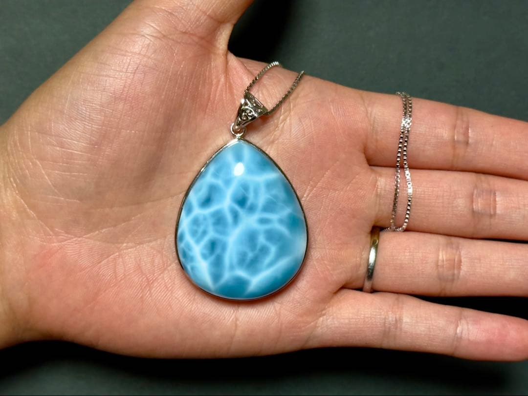 ☆最大の癒し【神レベルラリマー】ペンダントトップ　40mm×35mm