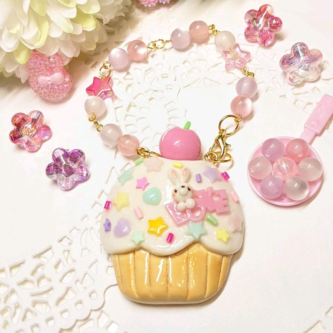 ハンドメイド　スイーツデコ　ウサカップケーキクッキー　キーホルダー