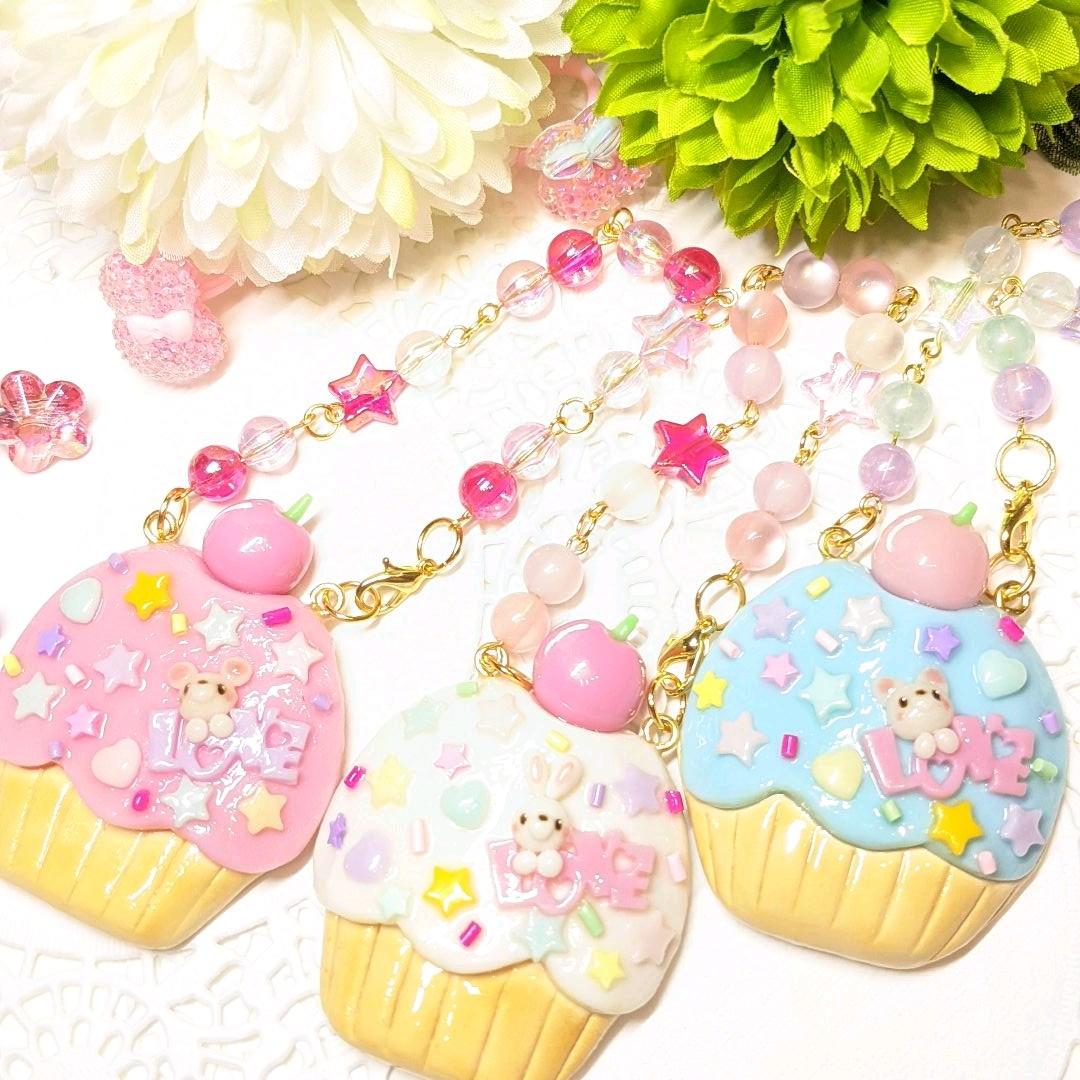 ハンドメイド　スイーツデコ　ウサカップケーキクッキー　キーホルダー