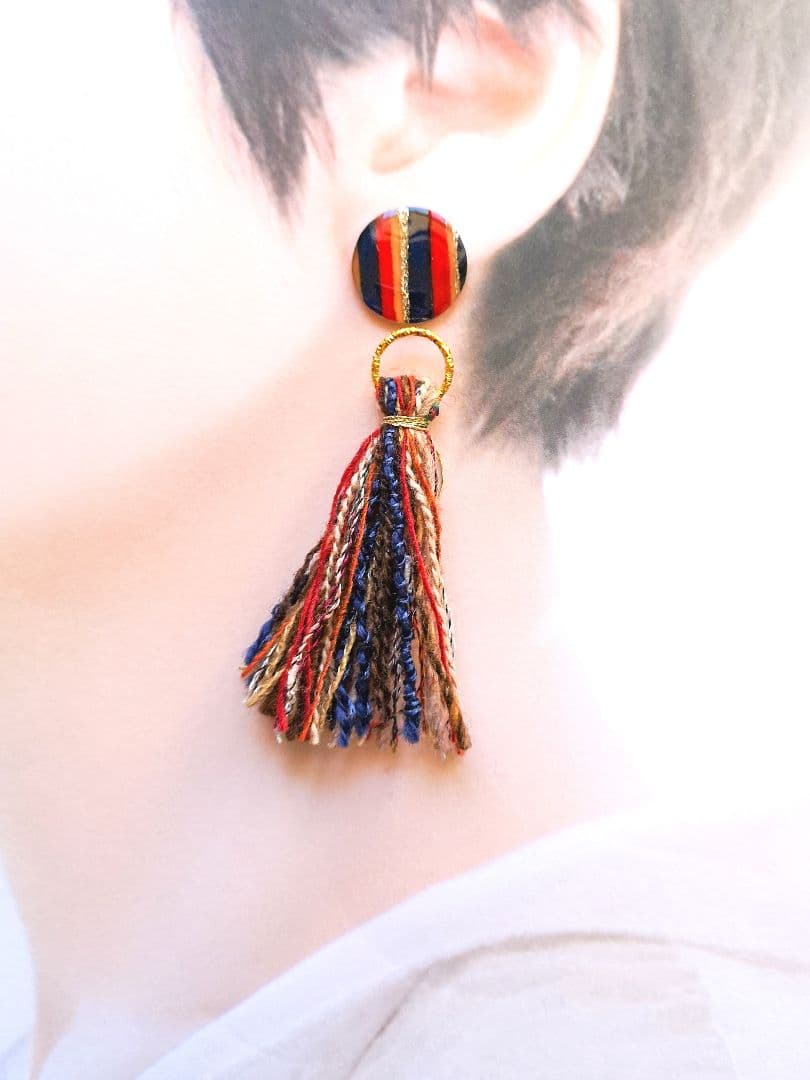 取引中　【sale】2way*エスニックカラーのタッセルのピアス/イヤリング