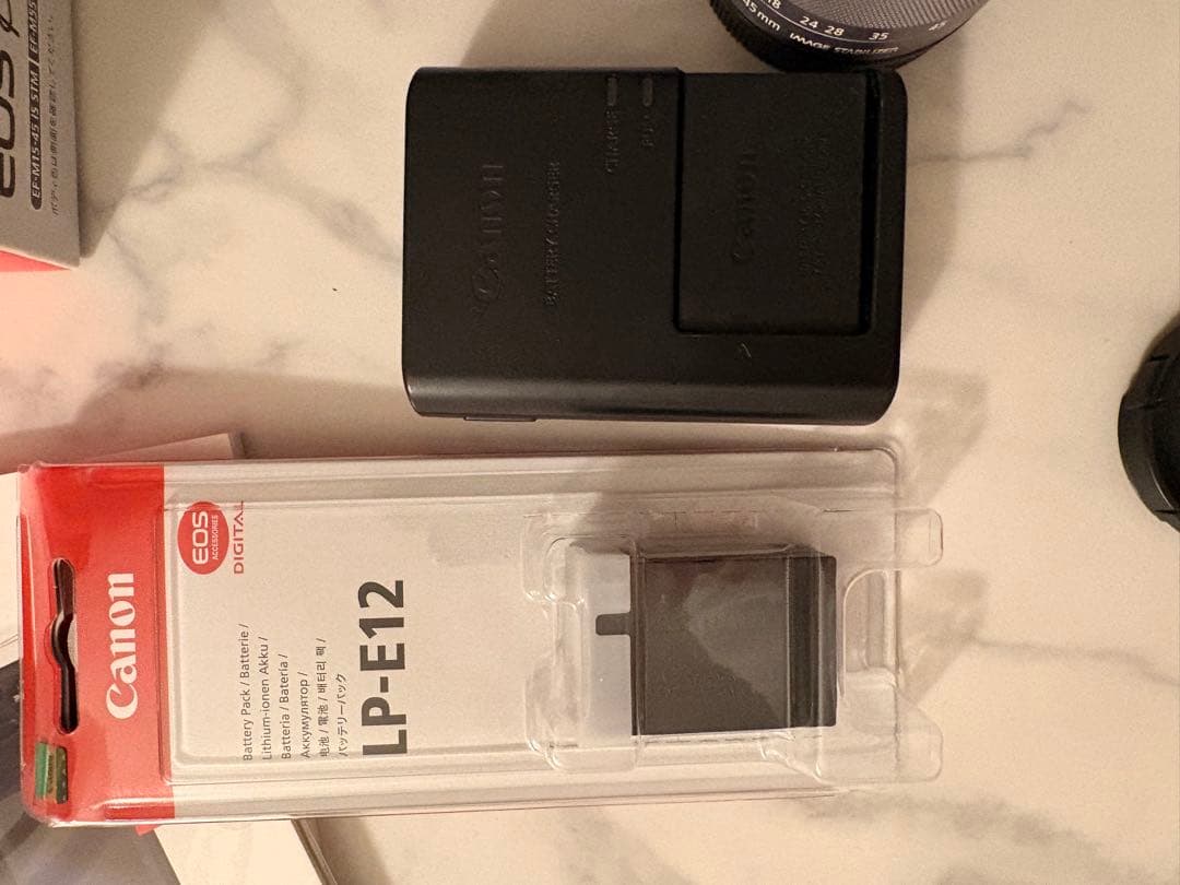 Canon EOS Kiss M ミラーレス一眼 本体とレンズ2本