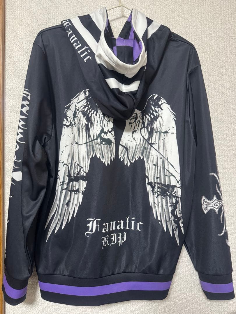 黒野京 パーカー