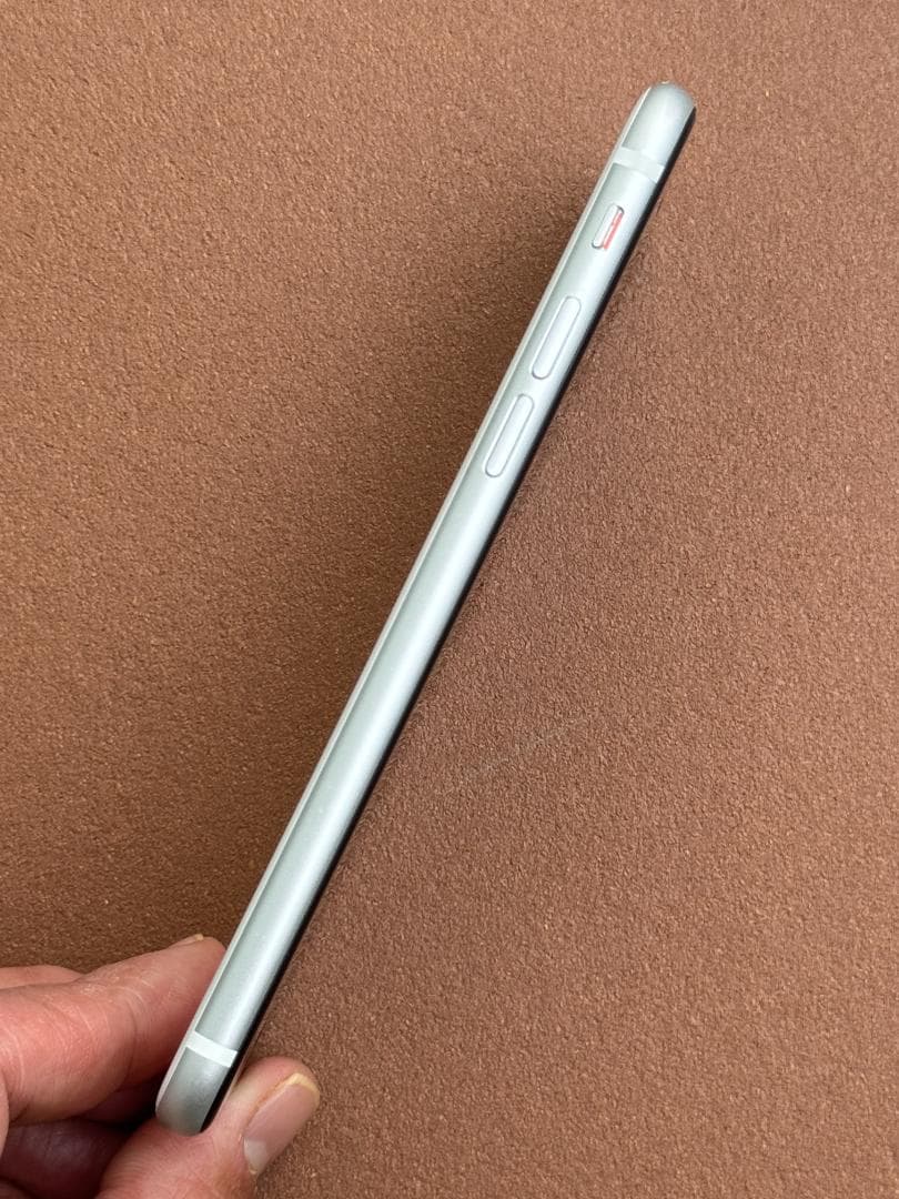 iPhoneSE2 第2世代 64GB SIMフリー 85% A102