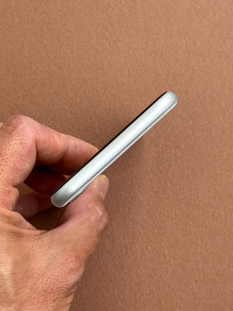 iPhoneSE2 第2世代 64GB SIMフリー 85% A102