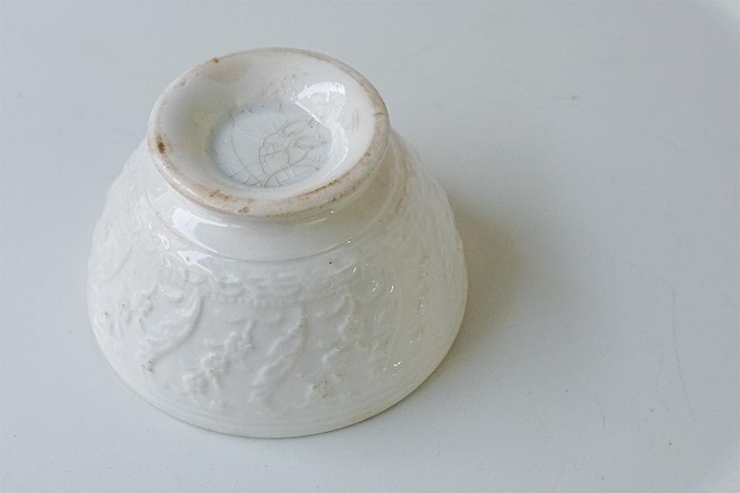 フランスアンティーク　19世紀　小花　レリーフ　ボウル　10.4cm