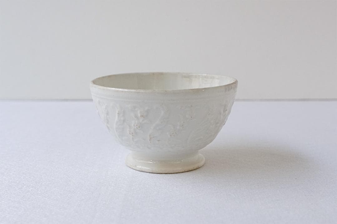 フランスアンティーク　19世紀　小花　レリーフ　ボウル　10.4cm