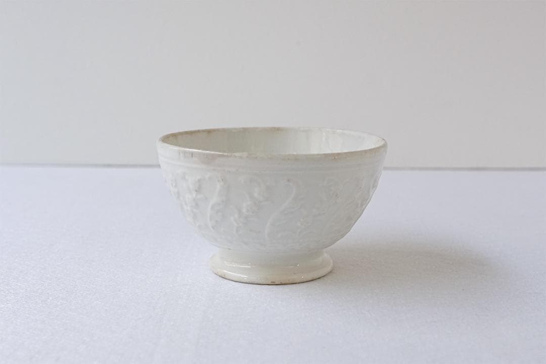 フランスアンティーク　19世紀　小花　レリーフ　ボウル　10.4cm