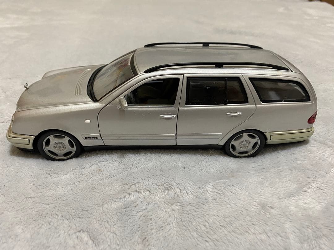 ミニカー ANSON Mercedes-Benz E-class Wagon 1/18