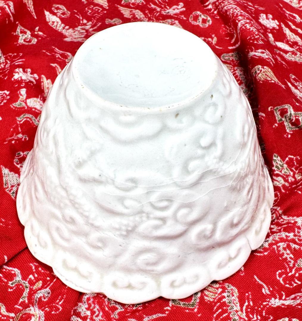 江戸中期 古伊万里 白磁陽刻雲龍文図輪花形向付 時代物 伝世品焼物WWTT312