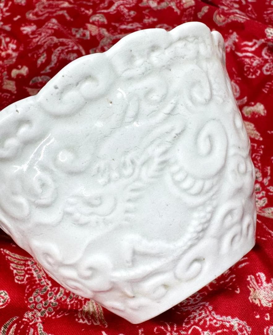 江戸中期 古伊万里 白磁陽刻雲龍文図輪花形向付 時代物 伝世品焼物WWTT312