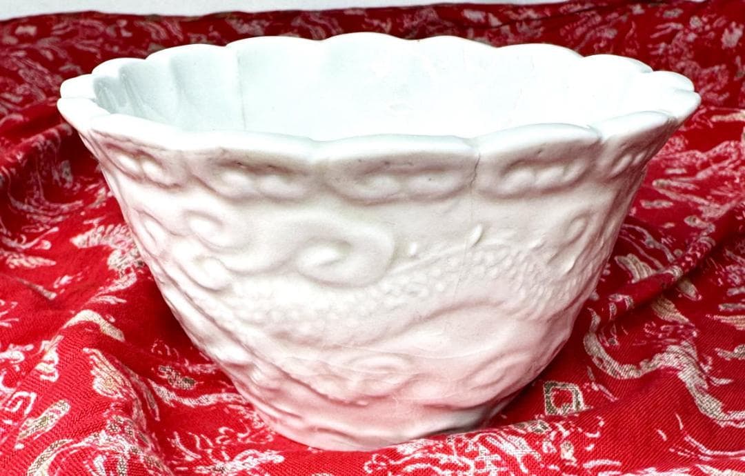 江戸中期 古伊万里 白磁陽刻雲龍文図輪花形向付 時代物 伝世品焼物WWTT312