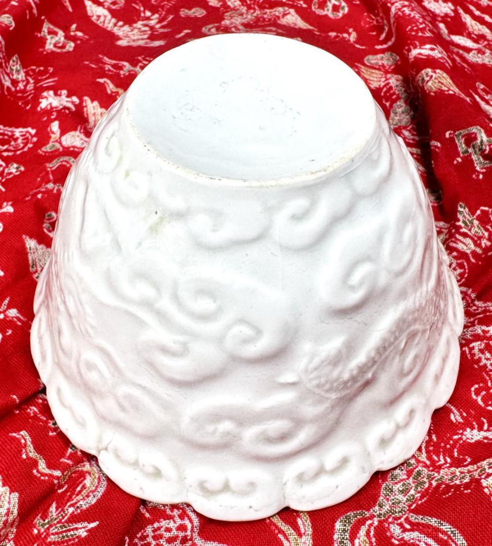 江戸中期 古伊万里 白磁陽刻雲龍文図輪花形向付 時代物 伝世品焼物WWTT312