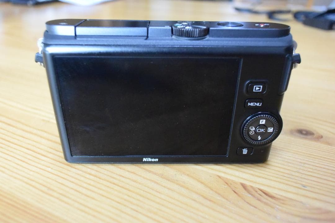 Nikon 1 J3 本体 バッテリー 充電器 ストラップ ケース付き