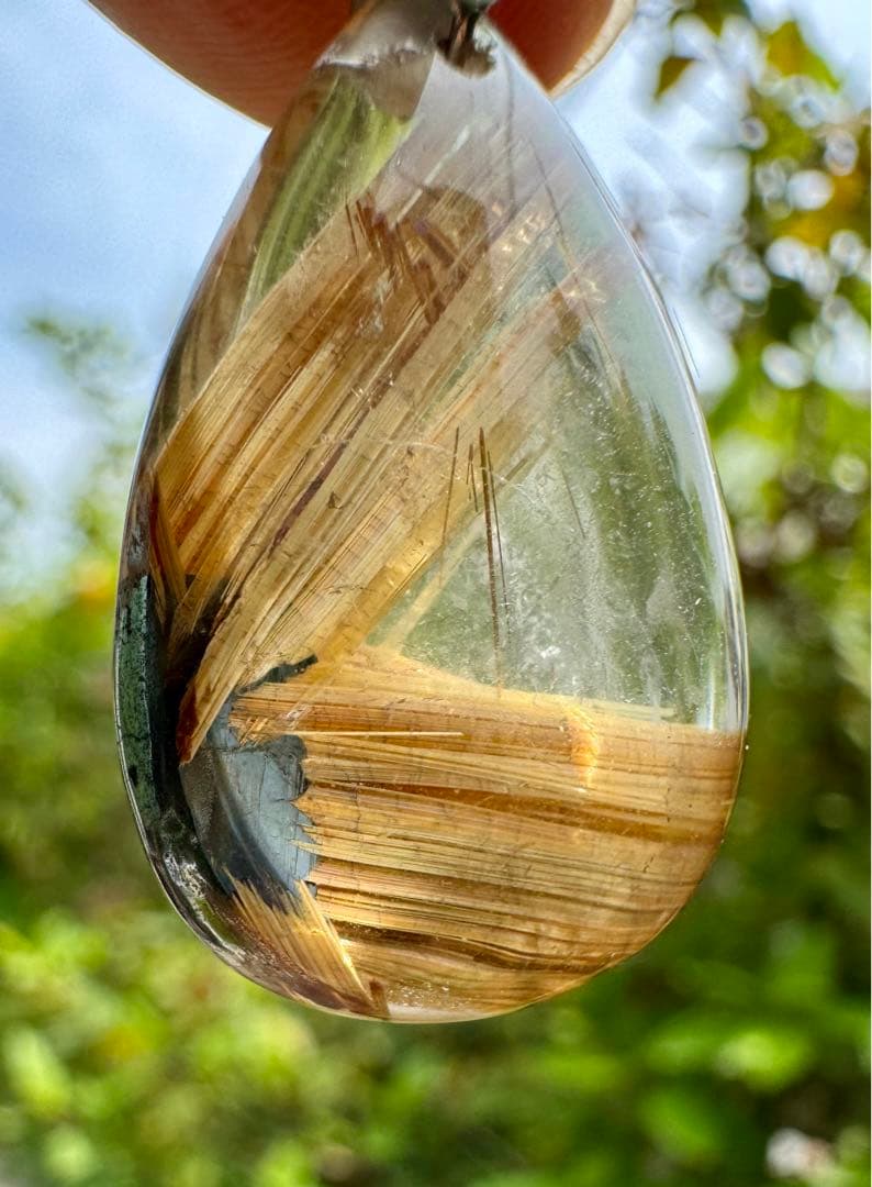 太陽放射ルチル　ペンダントトップ　雫型　ヒカル