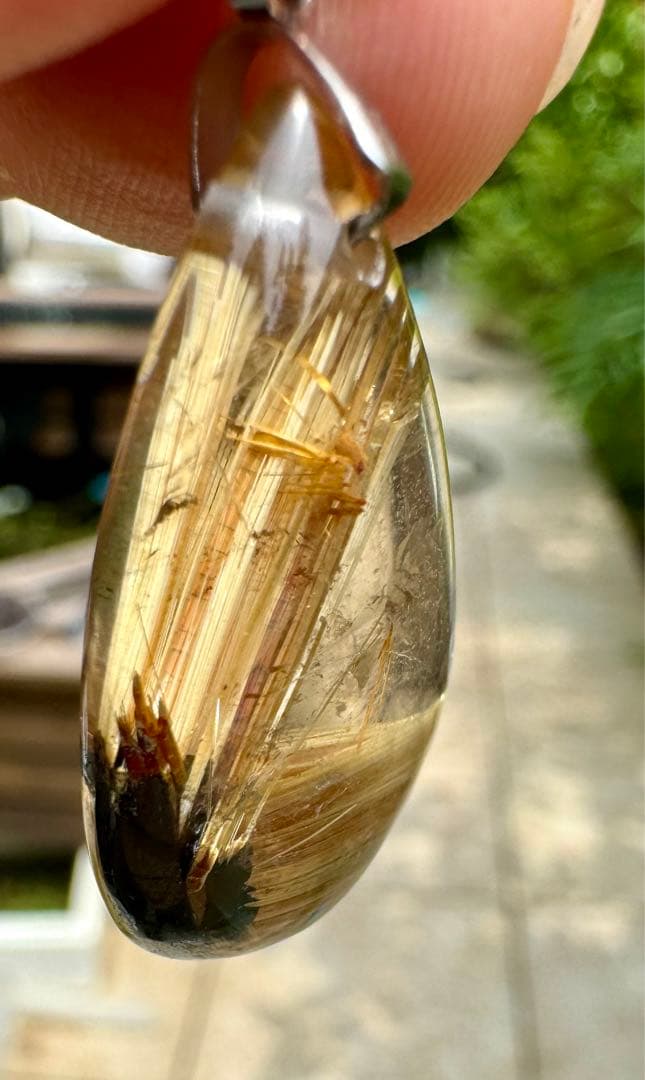 太陽放射ルチル　ペンダントトップ　雫型　ヒカル