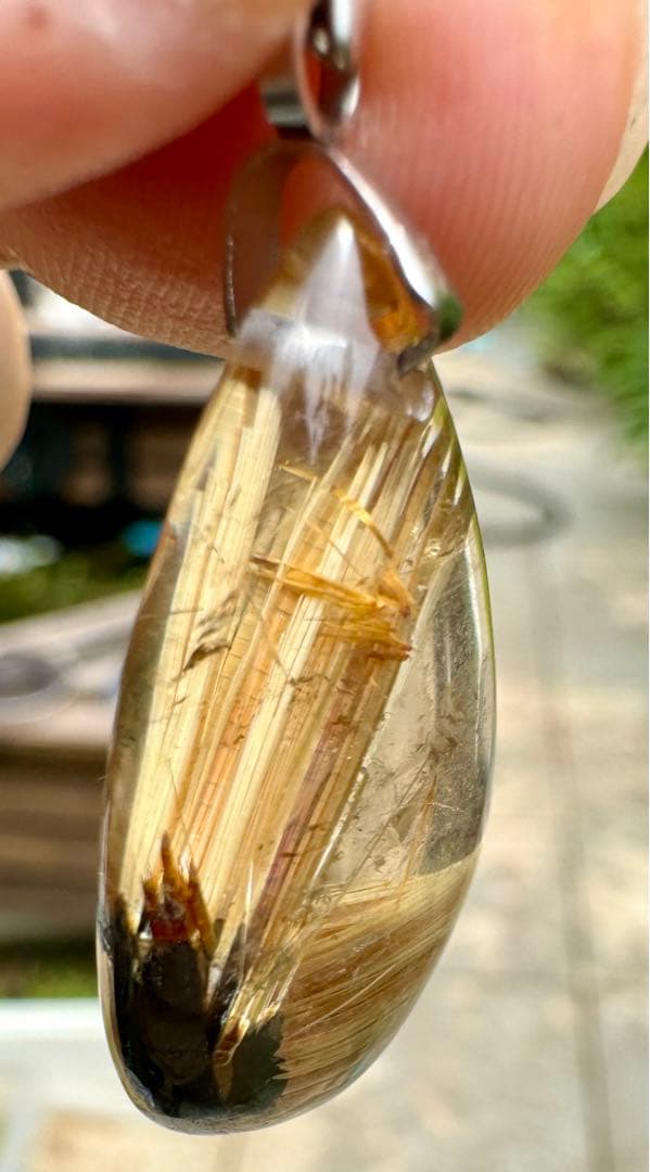 太陽放射ルチル　ペンダントトップ　雫型　ヒカル