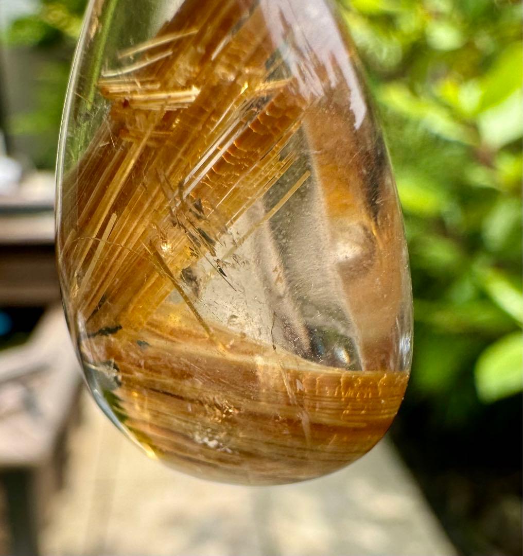 太陽放射ルチル　ペンダントトップ　雫型　ヒカル