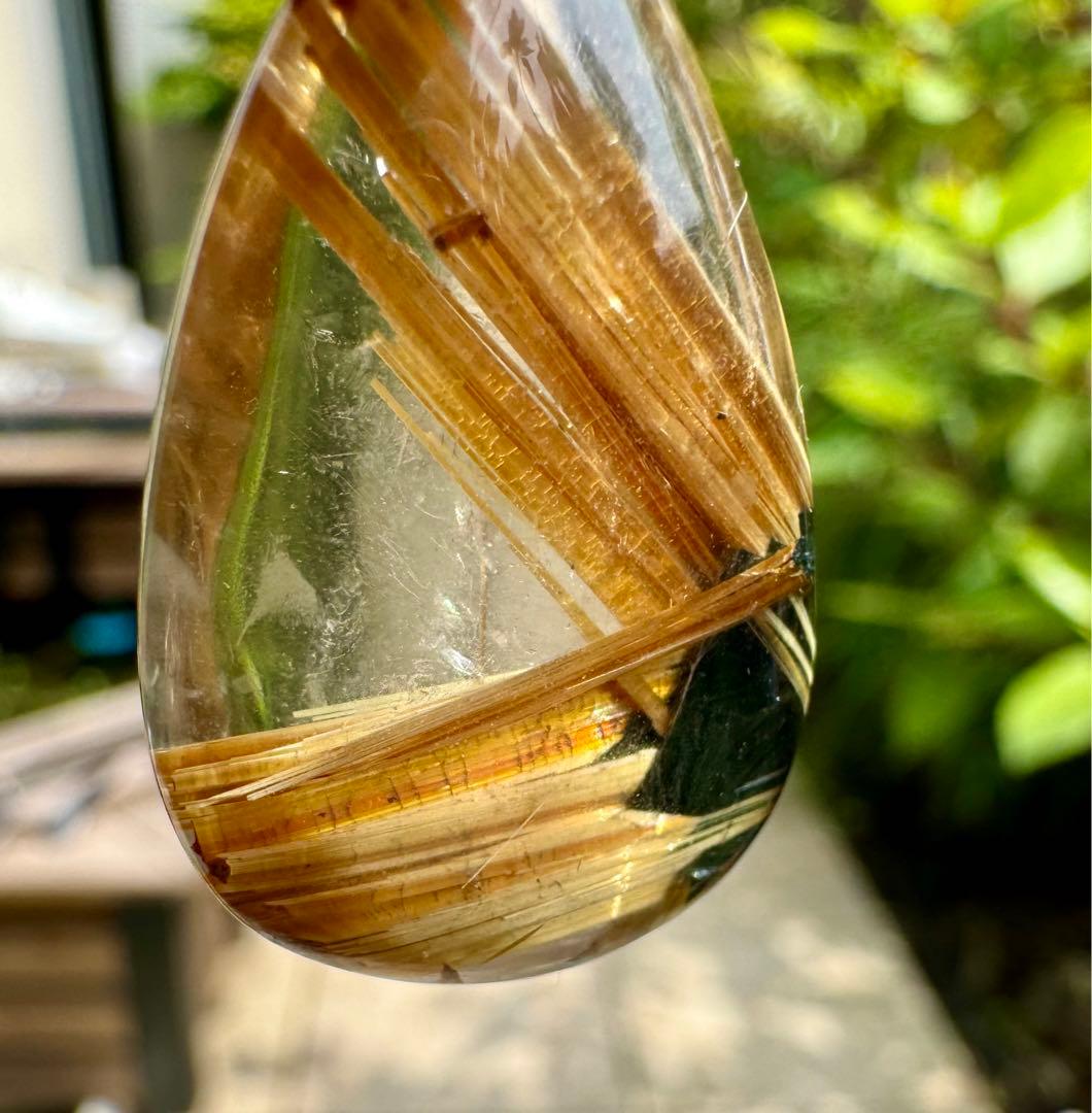 太陽放射ルチル　ペンダントトップ　雫型　ヒカル