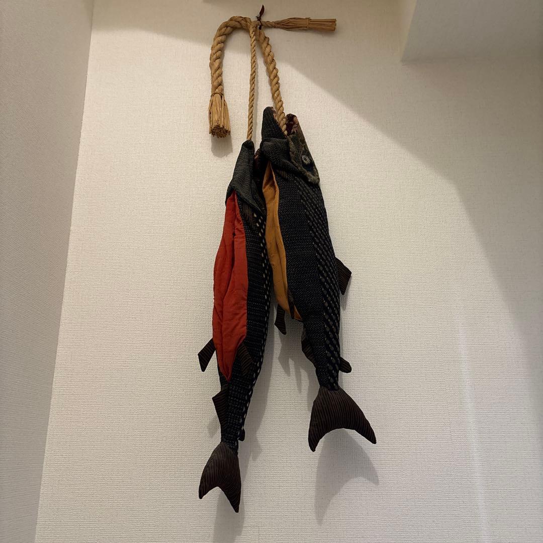 古布インテリア　かっこいい❗️鮭2匹を吊るしたの装飾品 魚の全長70センチ