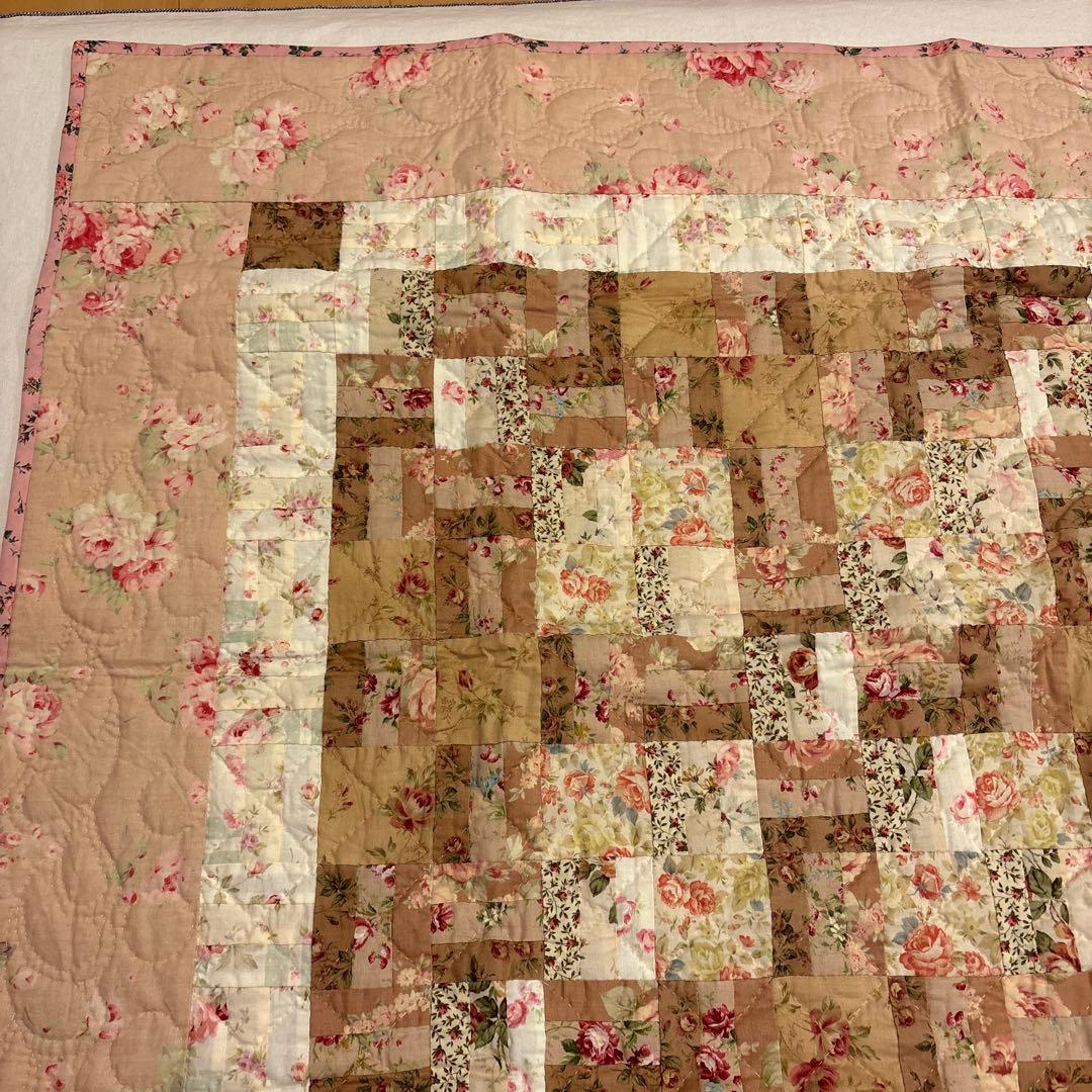 未使用　ハンドメイド花柄パッチワークキルト 縦約88cm×横約87㎝