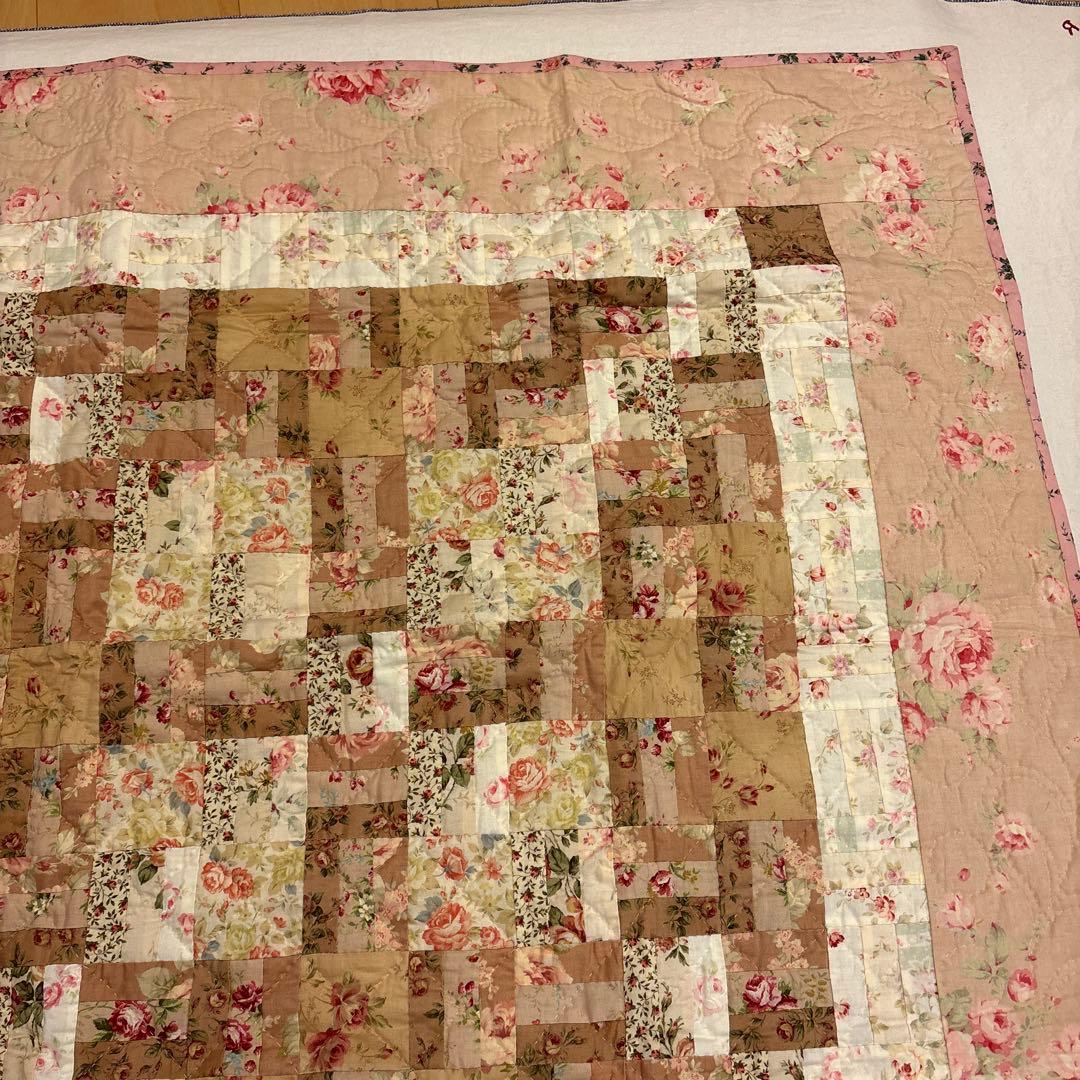 未使用　ハンドメイド花柄パッチワークキルト 縦約88cm×横約87㎝