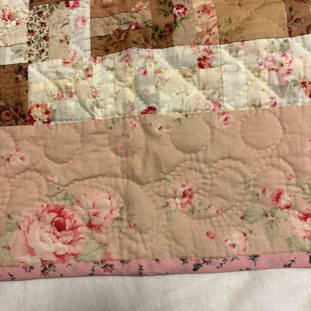 未使用　ハンドメイド花柄パッチワークキルト 縦約88cm×横約87㎝