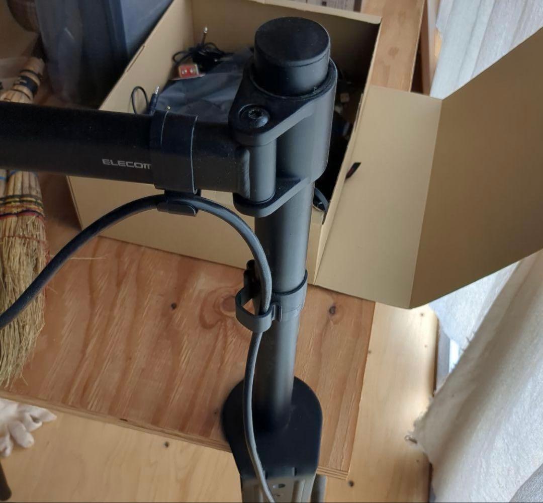 ディスプレイモニターとアームのセット