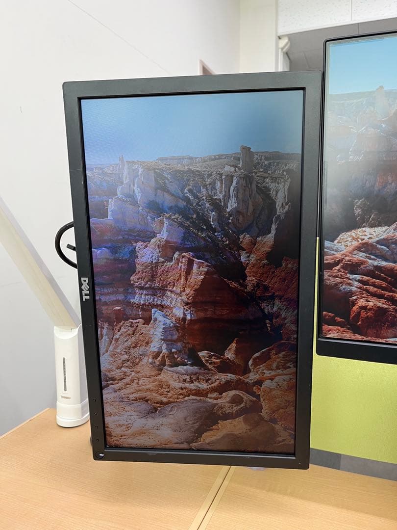 ディスプレイモニターとアームのセット