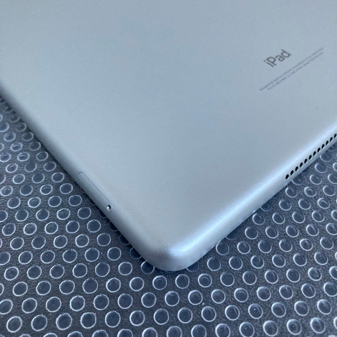 4098 美品☆電池ほぼ新品☆iPad6 第6世代 32GB SIMフリー☆