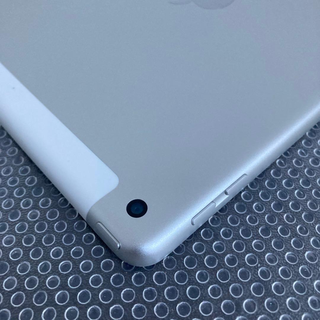 4098 美品☆電池ほぼ新品☆iPad6 第6世代 32GB SIMフリー☆